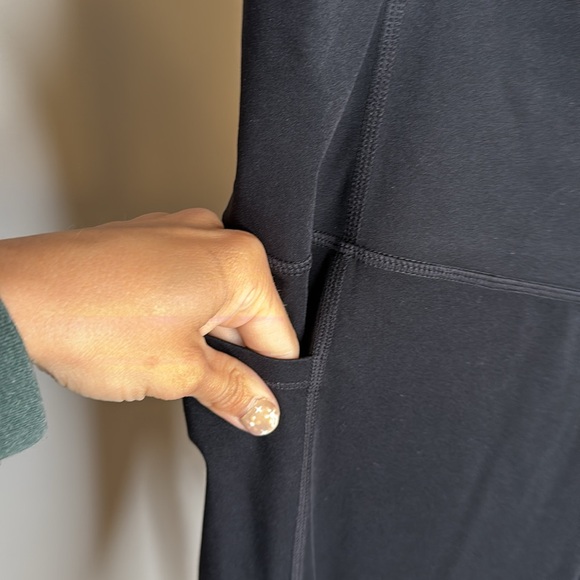 Halara High Waisted Side Pocket 7/8 Yoga Leggings black - Picture 4 of 8